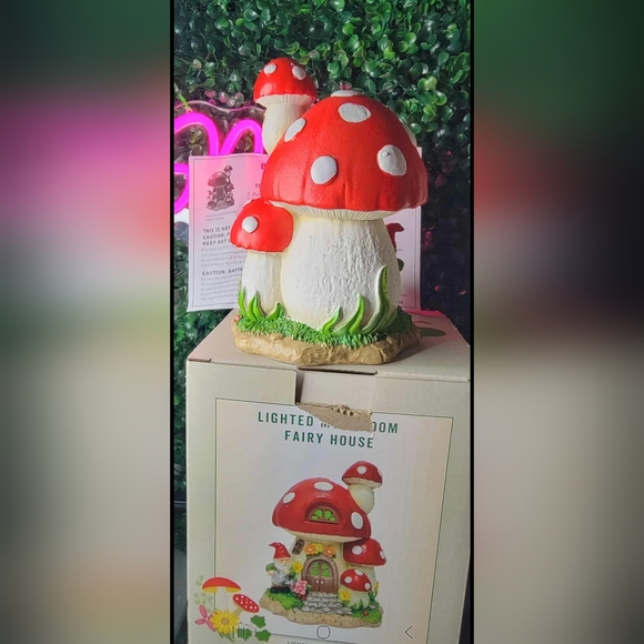 Cracker Barrel lighted fairy mushroom house - Picture 4 of 7
